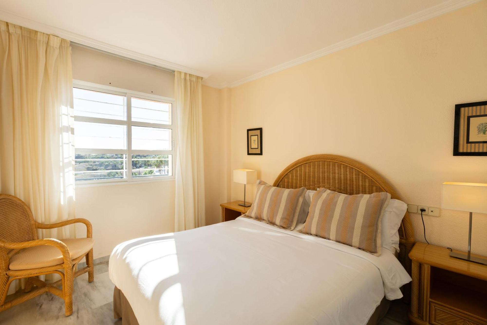 Ramada Hotel & Suites By Wyndham Costa Del Sol Фуэнхирола Экстерьер фото
